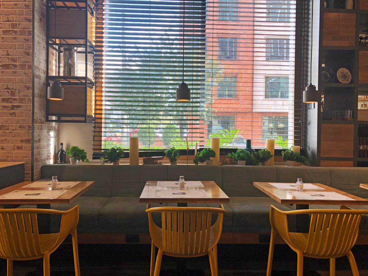 Hotel 100 Luxury Suites By Preferred Bogotá Eksteriør billede Interior of a restaurant in New York City