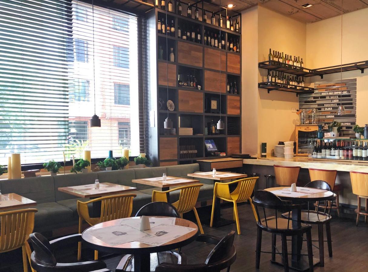 Hotel 100 Luxury Suites By Preferred Bogotá Eksteriør billede Interior of a restaurant in the United States