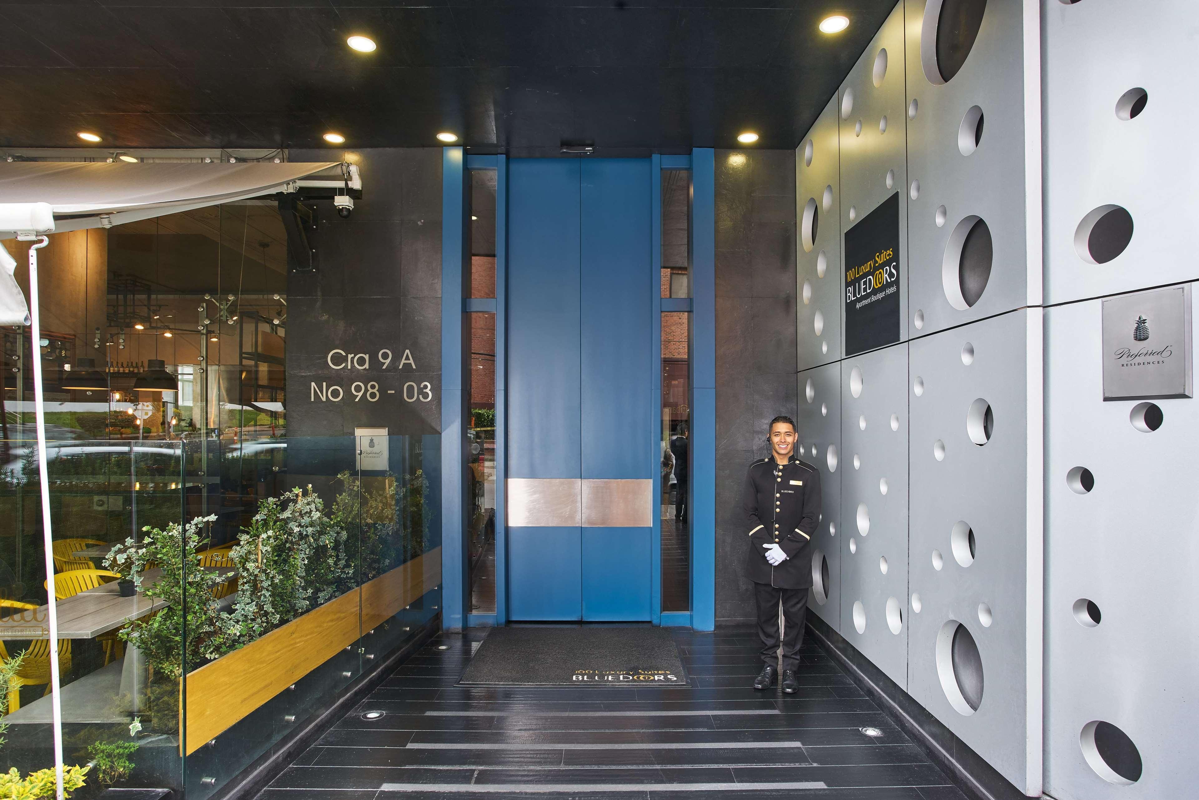 Hotel 100 Luxury Suites By Preferred Bogotá Eksteriør billede Entrance to the hotel
