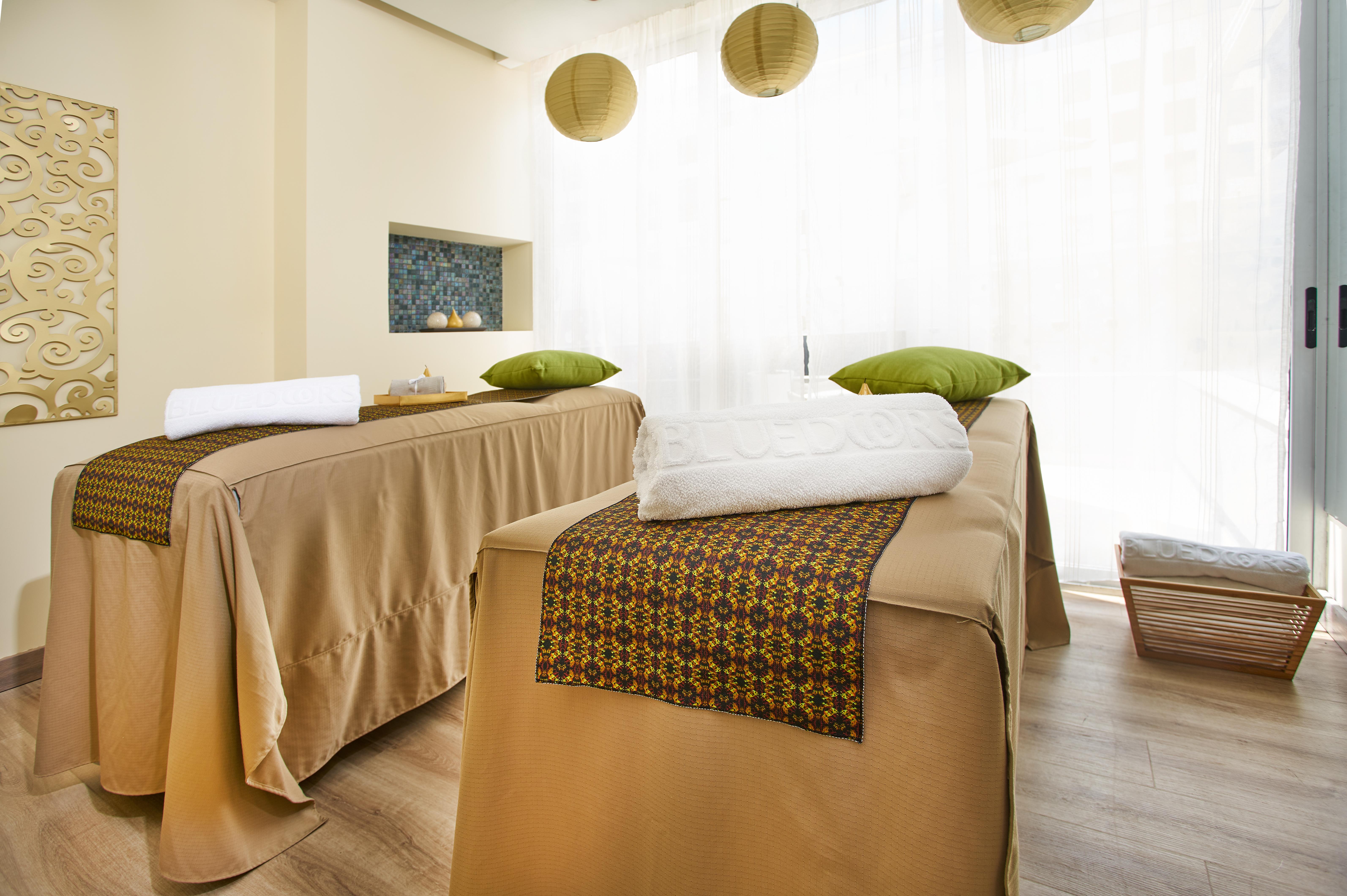 Hotel 100 Luxury Suites By Preferred Bogotá Eksteriør billede Thai massage beds