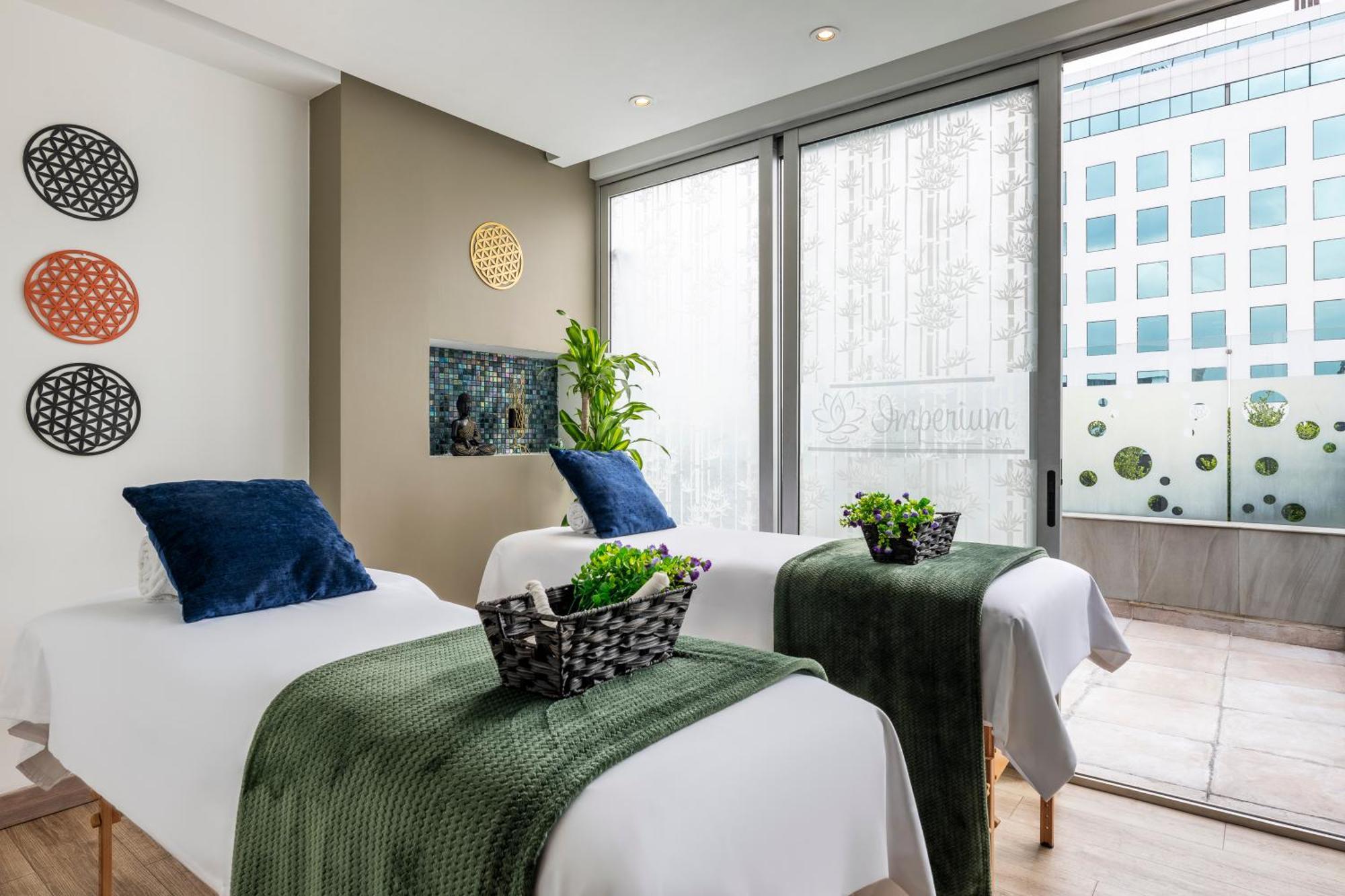 Hotel 100 Luxury Suites By Preferred Bogotá Eksteriør billede The Spa at The Ivy Collection