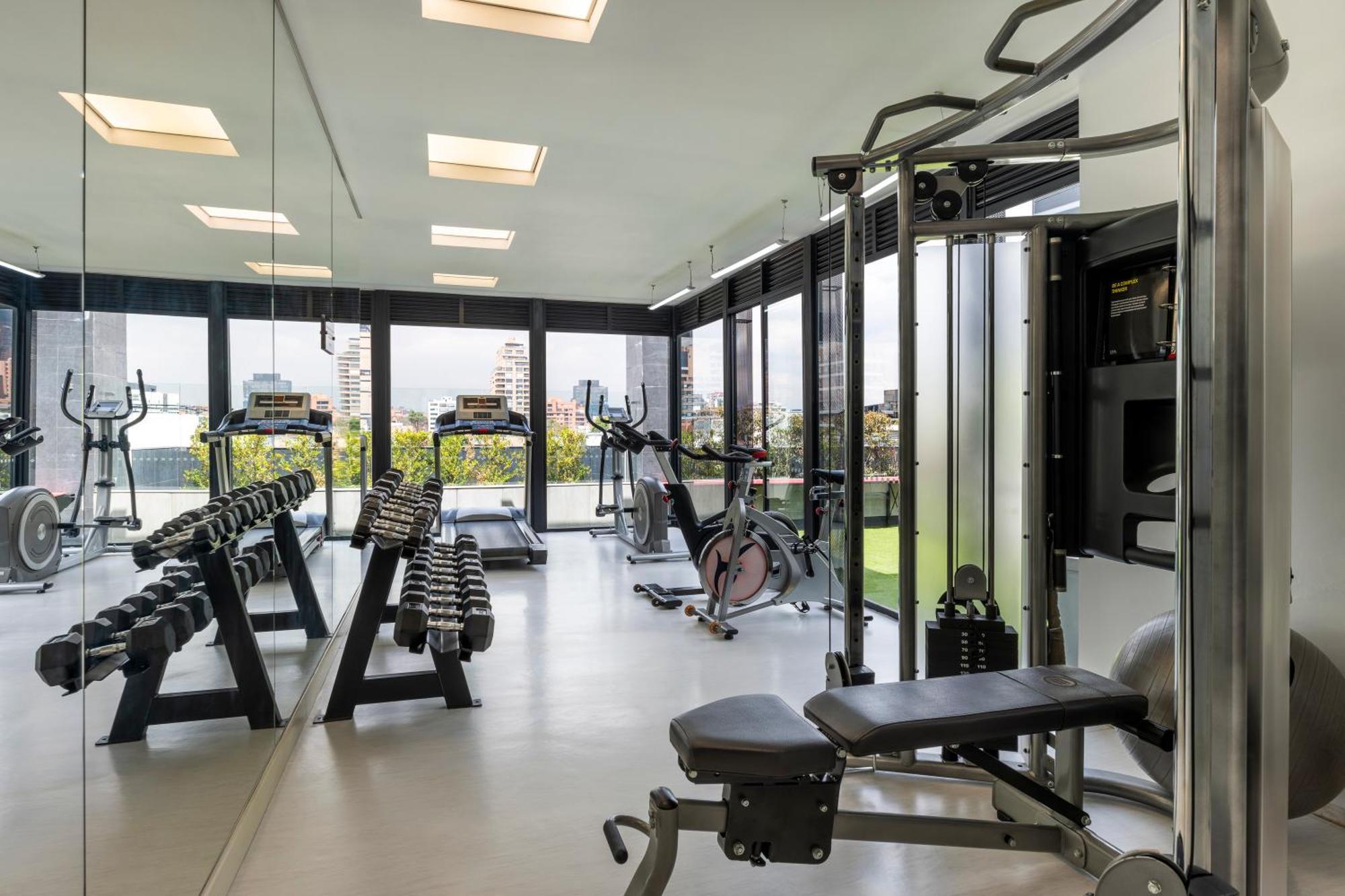 Hotel 100 Luxury Suites By Preferred Bogotá Eksteriør billede The gym at the 100 East 53rd Street building