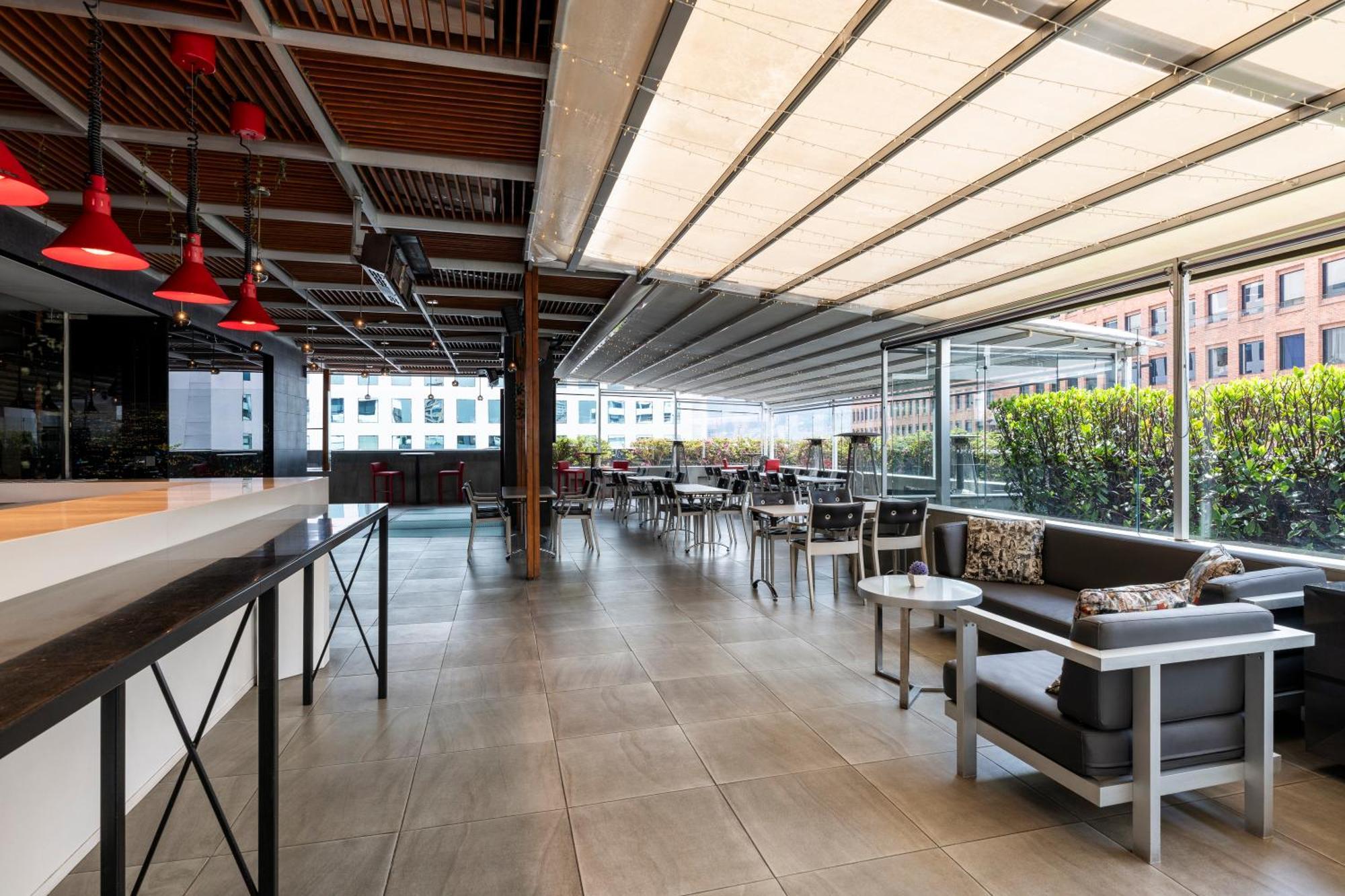 Hotel 100 Luxury Suites By Preferred Bogotá Eksteriør billede The 10th floor of the building