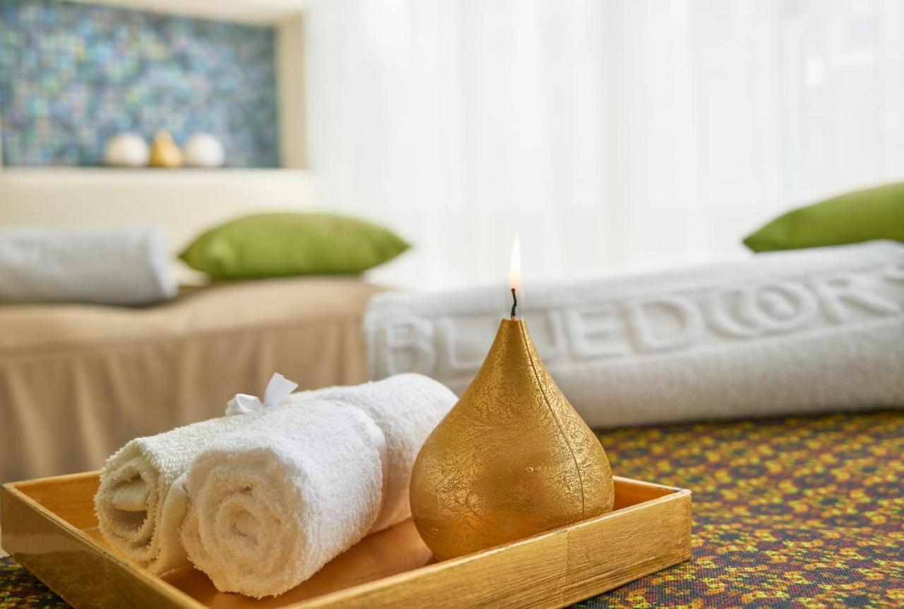 Hotel 100 Luxury Suites By Preferred Bogotá Eksteriør billede A spa treatment room